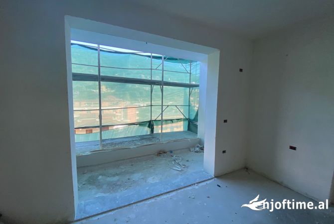 Shtepi ne shitje Apartament ne Vlore, 2+1, Mobilimi Bosh, pa mobiluar, Pagesa 248,000  Euro.