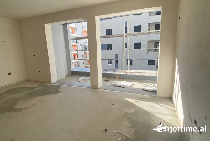 Shtepi ne shitje Apartament ne Vlore, 2+1, Mobilimi Bosh, pa mobiluar, Pagesa 248,000  Euro.