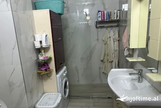 Shtepi me qera Apartament ne Tirane, 2+1, Mobilimi E mobiluar, Pagesa 500  Euro.