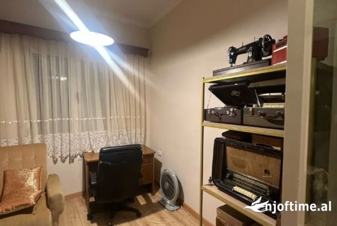 Shtepi me qera Shtepi Private ne Tirane, 2+1, Mobilimi E mobiluar, Pagesa 600  Euro.