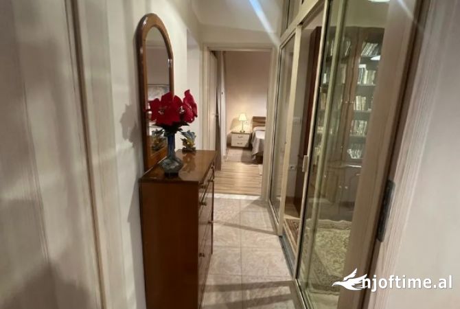 Shtepi me qera Shtepi Private ne Tirane, 2+1, Mobilimi E mobiluar, Pagesa 600  Euro.