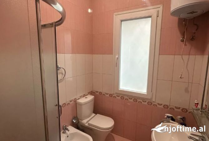 Shtepi me qera Shtepi Private ne Tirane, 2+1, Mobilimi E mobiluar, Pagesa 600  Euro.