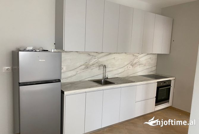 Shtepi ne shitje Apartament ne Vlore, 2+1, Mobilimi E mobiluar, Pagesa 155,000  Euro.
