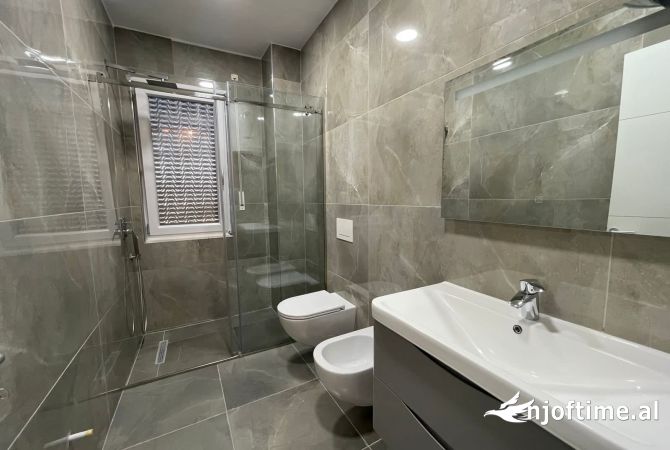 Shtepi me qera Apartament ne Tirane, 2+1, Mobilimi E mobiluar, Pagesa 900  Euro.