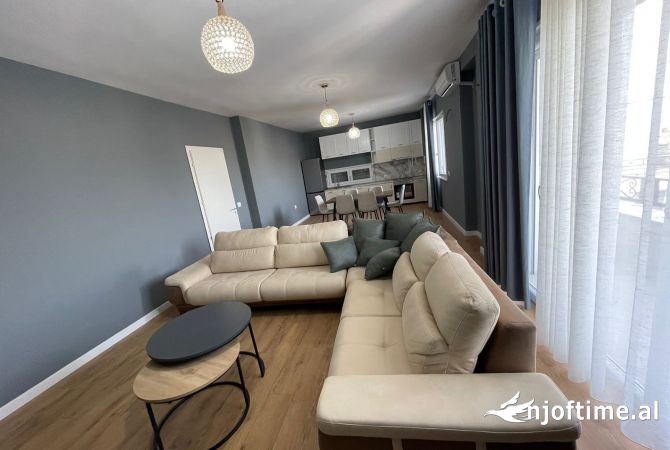 Shtepi me qera 2+1 ne Tirane - 900 Euro