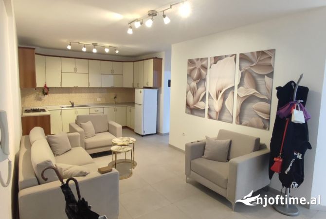 Shtepi me qera 2+1 ne Tirane - 700 Euro