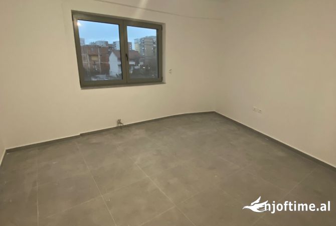 Ambient biznesi me qera 3+1 ne Tirane - 400 Euro