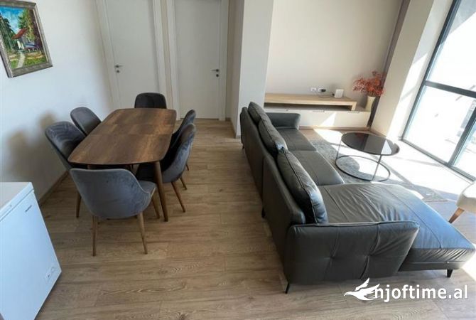 Shtepi me qera Apartament ne Tirane, 2+1, Mobilimi E mobiluar, Pagesa 1,200  Euro.