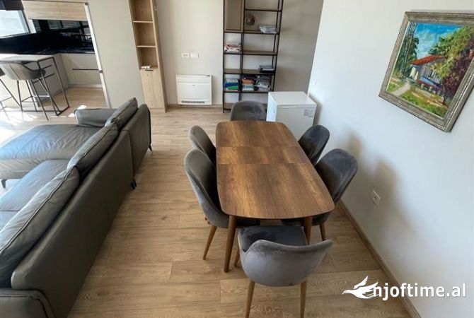 Shtepi me qera Apartament ne Tirane, 2+1, Mobilimi E mobiluar, Pagesa 1,200  Euro.
