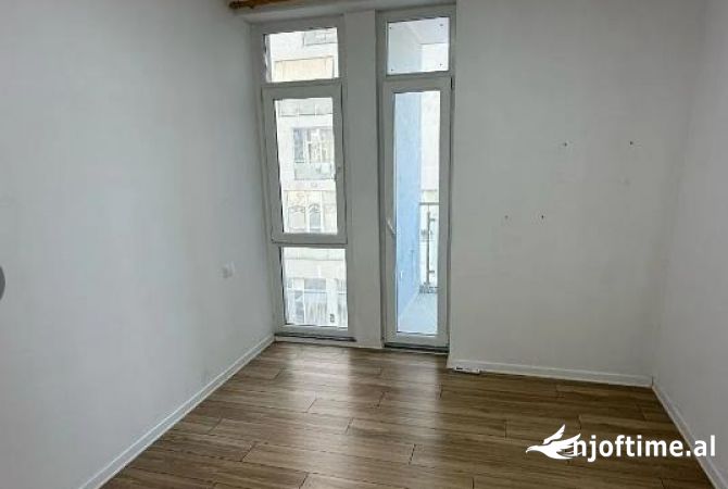 🔔Jepet ambjent zyra 3+1 tek komuna e parisit 🔔