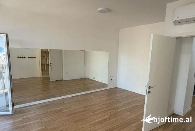 Ambient biznesi me qera 3+1 ne Tirane - 10,500 Euro