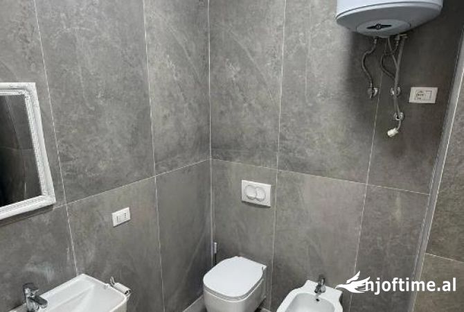 Ambient biznesi me qera 3+1 ne Tirane - 10,500 Euro