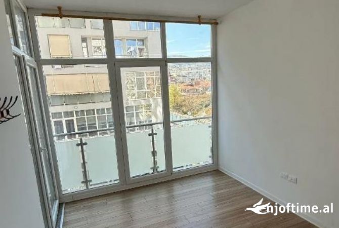 Ambient biznesi me qera 3+1 ne Tirane - 10,500 Euro