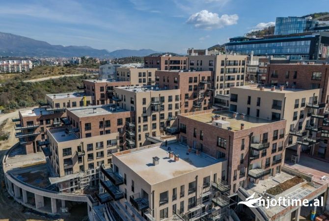 Shtepi ne shitje Apartament ne Tirane, 2+1, Mobilimi Bosh, pa mobiluar, Pagesa 2,200,000  Euro.