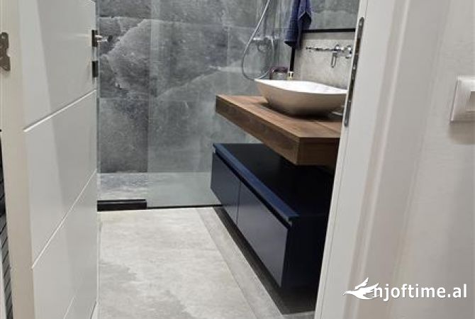 Shtepi me qera Apartament ne Tirane, 1+1, Mobilimi E mobiluar, Pagesa 860  Euro.