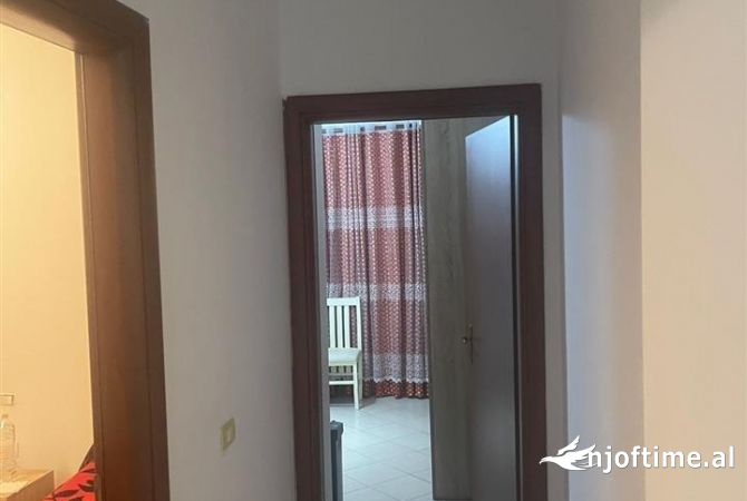 Shtepi me qera Apartament ne Tirane, 2+1, Mobilimi E mobiluar, Pagesa 500  Euro.