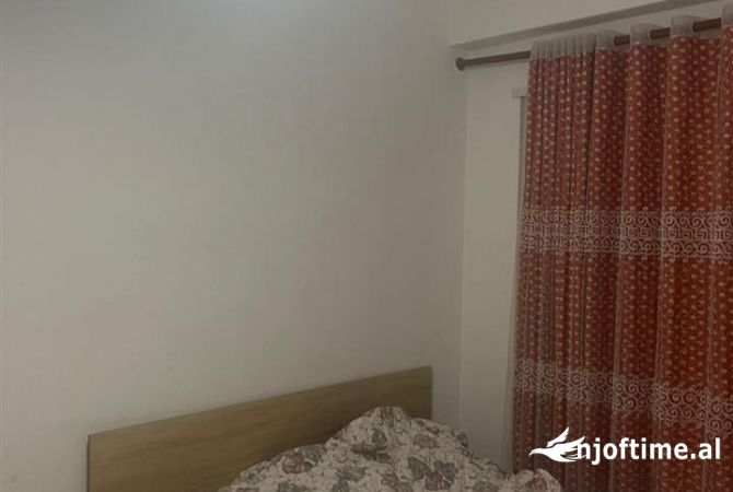 Shtepi me qera Apartament ne Tirane, 2+1, Mobilimi E mobiluar, Pagesa 500  Euro.