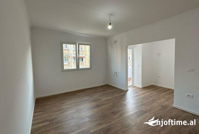 Shtepi ne shitje Apartament ne Tirane, 2+1, Mobilimi Bosh, pa mobiluar, Pagesa 148,000  Euro.