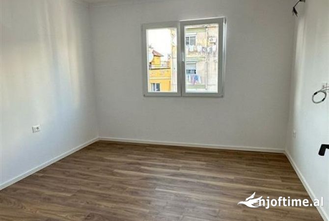 Shtepi ne shitje Apartament ne Tirane, 2+1, Mobilimi Bosh, pa mobiluar, Pagesa 148,000  Euro.