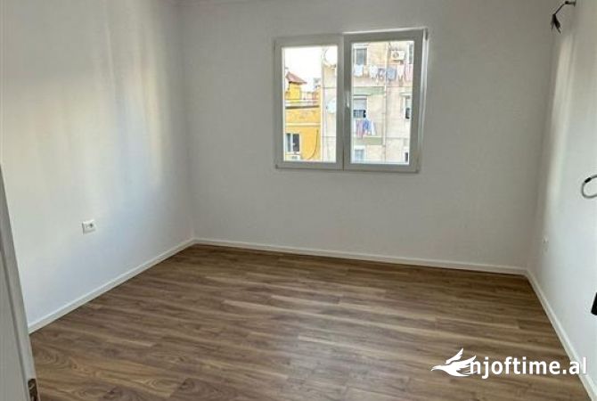 Shtepi ne shitje Apartament ne Tirane, 2+1, Mobilimi Bosh, pa mobiluar, Pagesa 148,000  Euro.