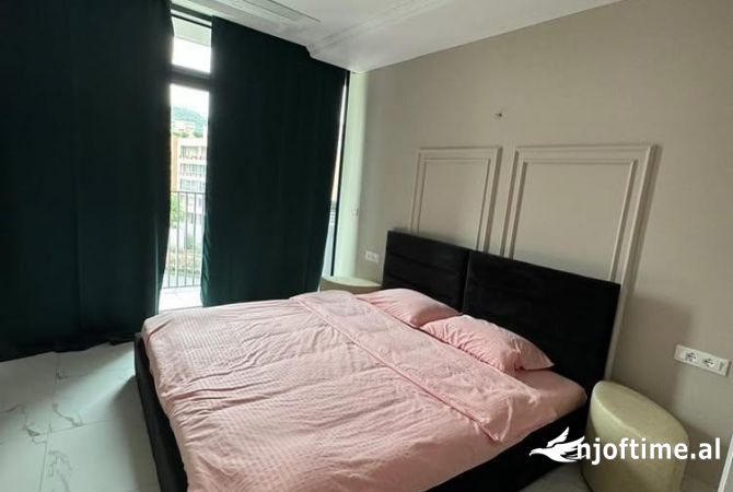 Shtepi ne shitje Apartament ne Tirane, 2+1, Mobilimi E mobiluar, Pagesa 456,000  Euro.