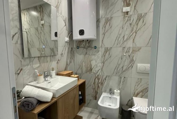 Shtepi ne shitje Apartament ne Tirane, 2+1, Mobilimi E mobiluar, Pagesa 456,000  Euro.