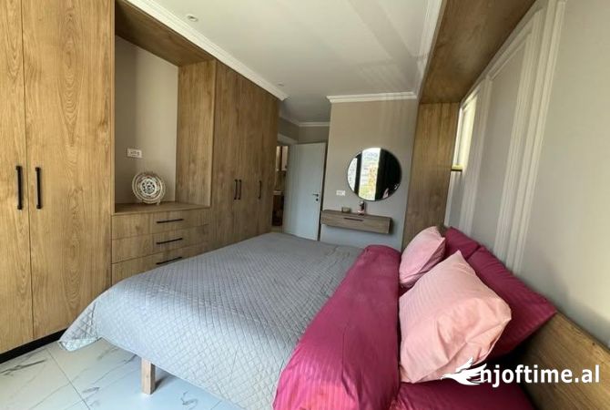 Shtepi ne shitje Apartament ne Tirane, 2+1, Mobilimi E mobiluar, Pagesa 456,000  Euro.