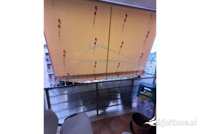 Shtepi ne shitje Apartament ne Tirane, 3+1, Mobilimi E mobiluar, Pagesa 160,000  Euro.