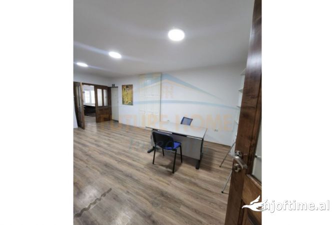 Ambient biznesi me qera 3+1 ne Tirane - 2,500 Euro