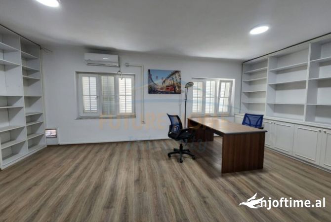 Ambient biznesi me qera 3+1 ne Tirane - 2,500 Euro