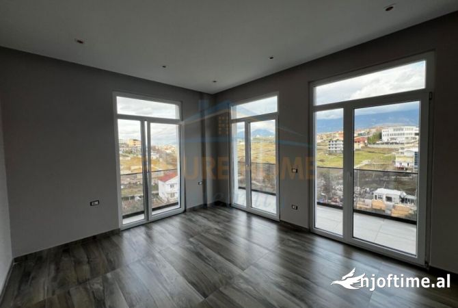 Ambient biznesi me Qera 3 kateshe  , Sauk