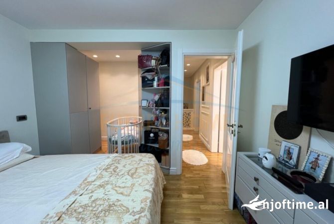 Shtepi ne shitje Apartament ne Tirane, 3+1, Mobilimi E mobiluar, Pagesa 340,000  Euro.