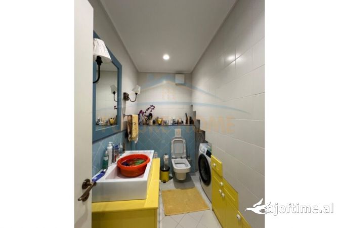 Shtepi ne shitje Apartament ne Tirane, 3+1, Mobilimi E mobiluar, Pagesa 340,000  Euro.