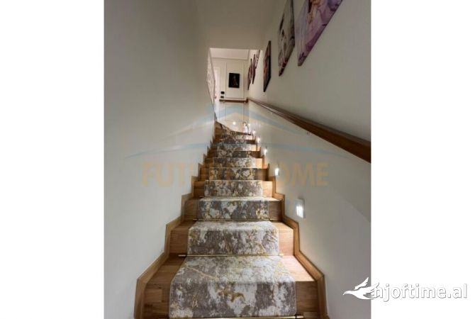 Shtepi ne shitje Apartament ne Tirane, 3+1, Mobilimi E mobiluar, Pagesa 340,000  Euro.