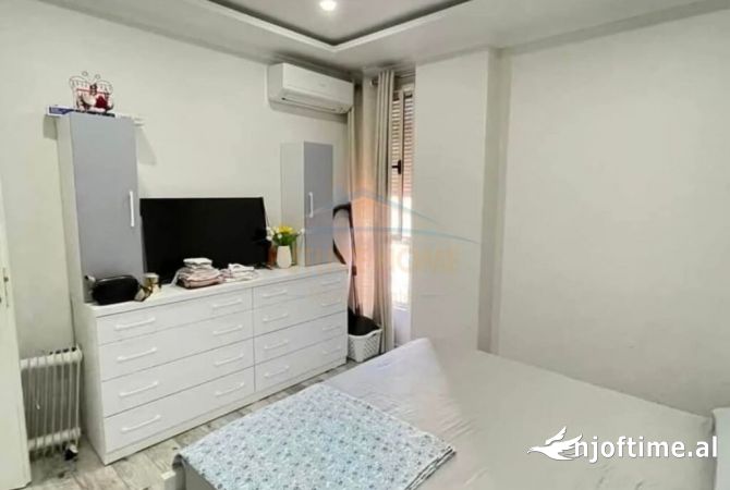 Shtepi ne shitje Apartament ne Tirane, 2+1, Mobilimi Pjeserisht e mobiluar, Pagesa 145,000  Euro.