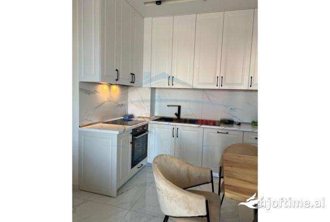 Shtepi me qera Apartament ne Tirane, 2+1, Mobilimi E mobiluar, Pagesa 600  Euro.