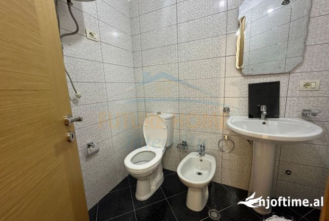 Shtepi ne shitje Apartament ne Tirane, 2+1, Mobilimi E mobiluar, Pagesa 210,000  Euro.