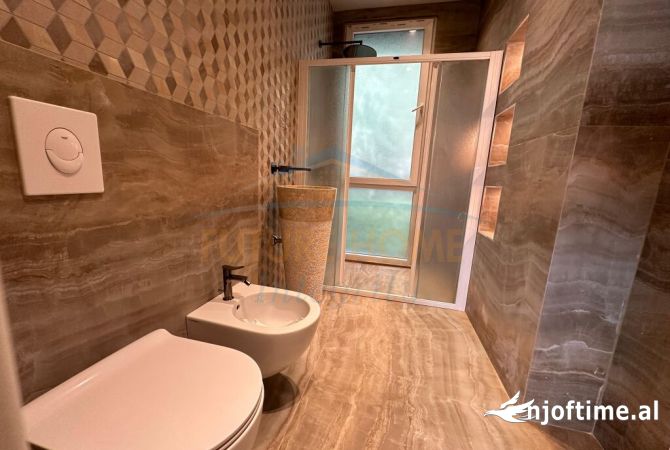 Shtepi ne shitje Apartament ne Tirane, 3+1, Mobilimi Bosh, pa mobiluar, Pagesa 390,000  Euro.