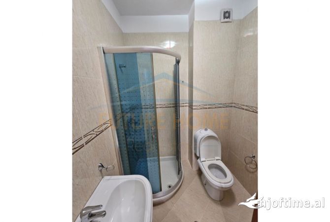 Shtepi me qera Apartament ne Tirane, 3+1, Mobilimi E mobiluar, Pagesa 650  Euro.