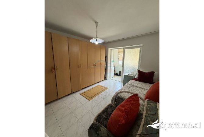 Shtepi me qera Apartament ne Tirane, 3+1, Mobilimi E mobiluar, Pagesa 550  Euro.