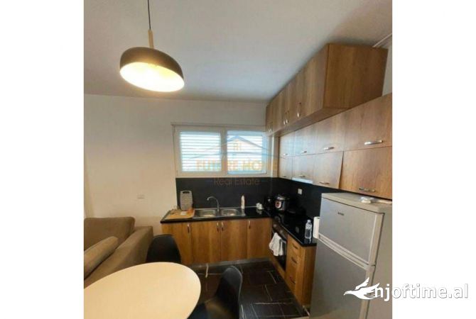 Shtepi ne shitje Apartament ne Tirane, 1+1, Mobilimi E mobiluar, Pagesa 145,000  Euro.