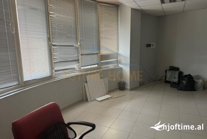 Ambient biznesi me qera 3+1 ne Tirane - 2,200 Euro