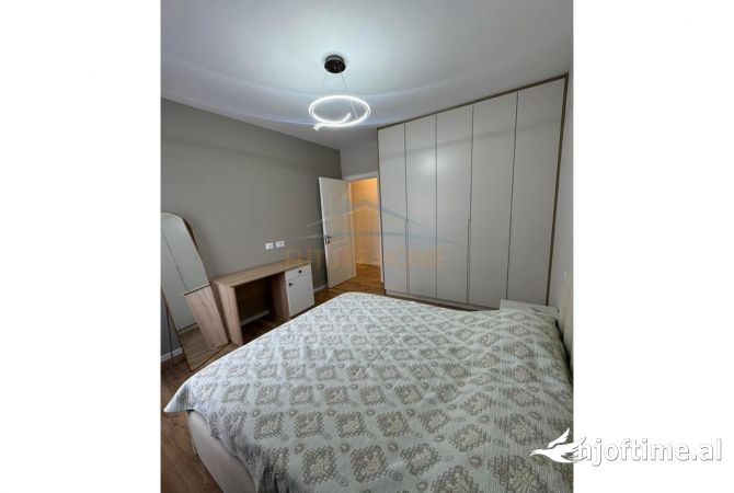 Shtepi me qera Apartament ne Tirane, 2+1, Mobilimi E mobiluar, Pagesa 800  Euro.