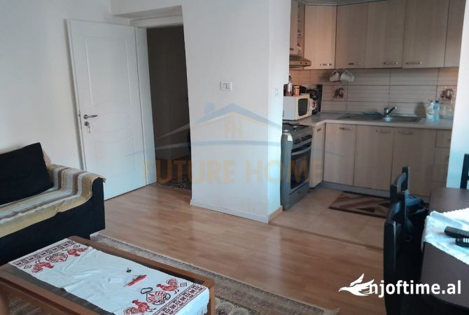 Shtepi me qera Apartament ne Tirane, 2+1, Mobilimi E mobiluar, Pagesa 500  Euro.