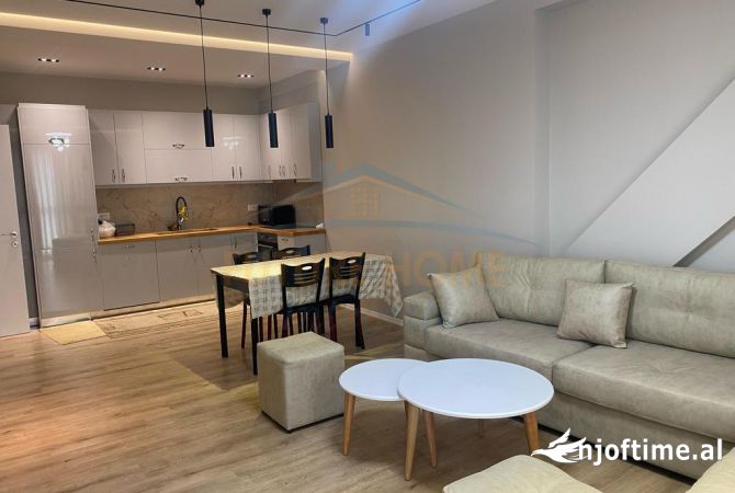Shtepi me qera Apartament ne Tirane, 2+1, Mobilimi E mobiluar, Pagesa 700  Euro.