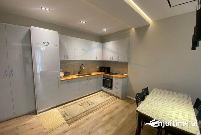 Shtepi me qera Apartament ne Tirane, 2+1, Mobilimi E mobiluar, Pagesa 700  Euro.