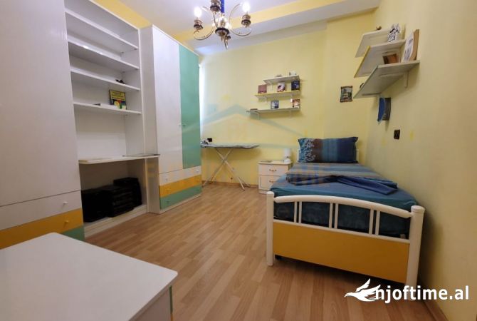 Shtepi me qera Apartament ne Tirane, 2+1, Mobilimi E mobiluar, Pagesa 700  Euro.
