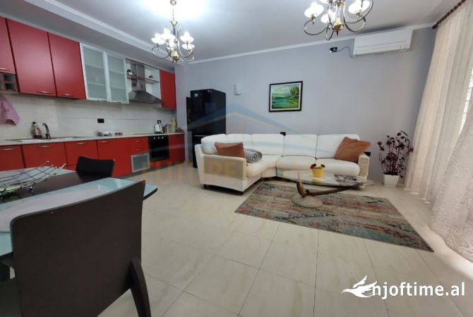 Shtepi me qera 2+1 ne Tirane - 700 Euro