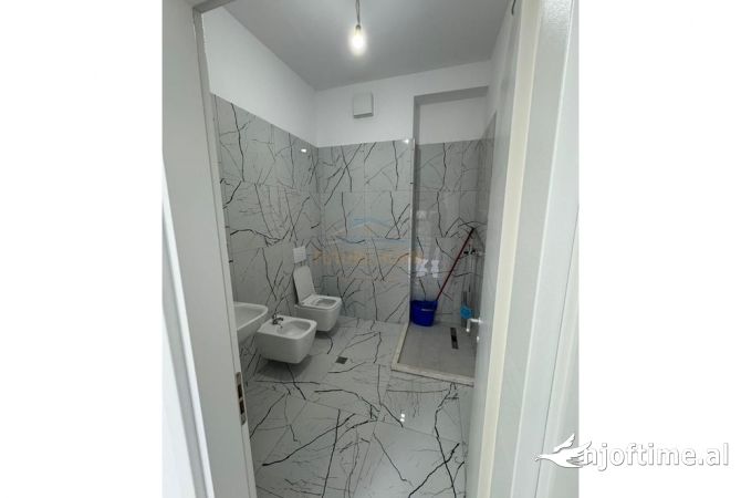 Shtepi me qera Apartament ne Tirane, 2+1, Mobilimi Bosh, pa mobiluar, Pagesa 650  Euro.