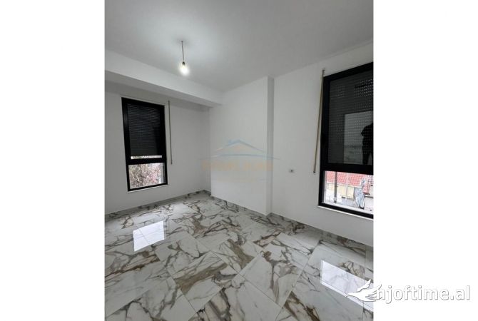 Shtepi me qera Apartament ne Tirane, 2+1, Mobilimi Bosh, pa mobiluar, Pagesa 650  Euro.